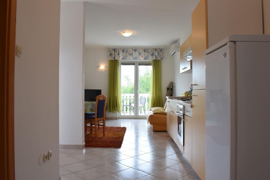 Apartments Green Oasis Малинска Экстерьер фото